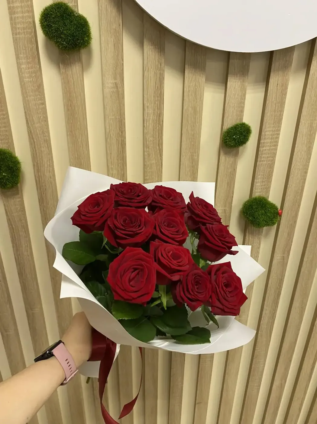 11 красных роз